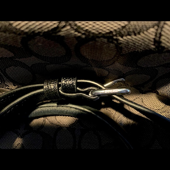 C O A C H Silver w/ crossbody strap Purse - Picture 11 of 11